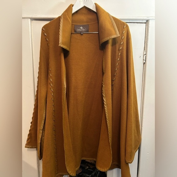 Patricia  Nash Cape - Picture 1 of 13